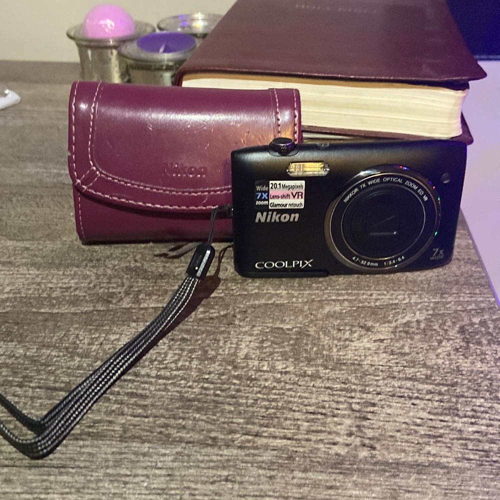 Coolpix Nikon 7x wide 20.1 mega pixels